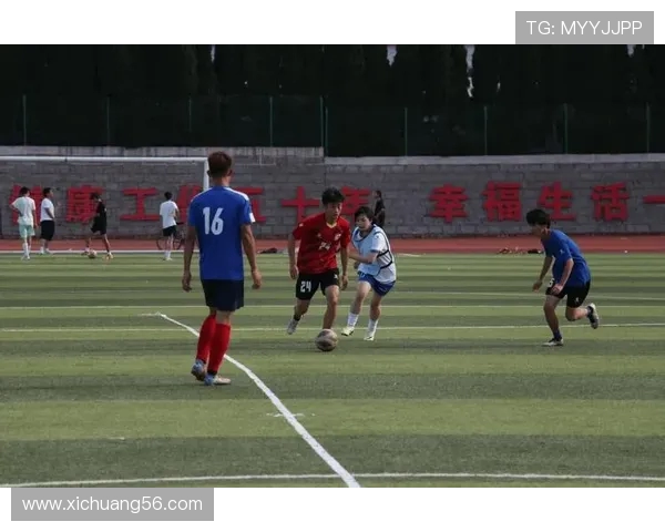 湖南湘涛足球队奋勇拼搏 力求重返顶级联赛 展现无畏拼劲与团队精神 湖南湘涛足球队奋勇拼搏 力求重返顶级联赛 展现无畏拼劲与团队精神