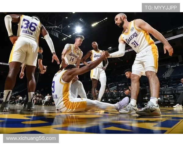 快船强势挑战湖人 联盟宿敌再度碰撞谁能笑到最后 快船强势挑战湖人 联盟宿敌再度碰撞谁能笑到最后