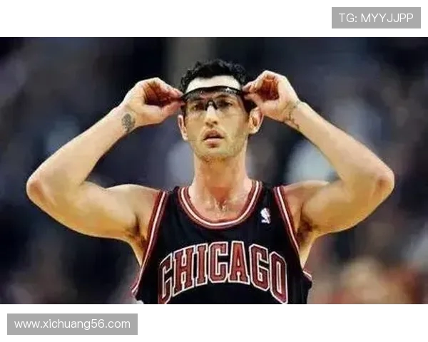 探索篮球战术演变与球星影响在现代比赛中的深度观察与解析全面化