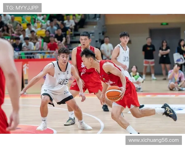 精彩对决再现经典 激烈比赛中双方比分交替领先 直至最后一刻定胜负