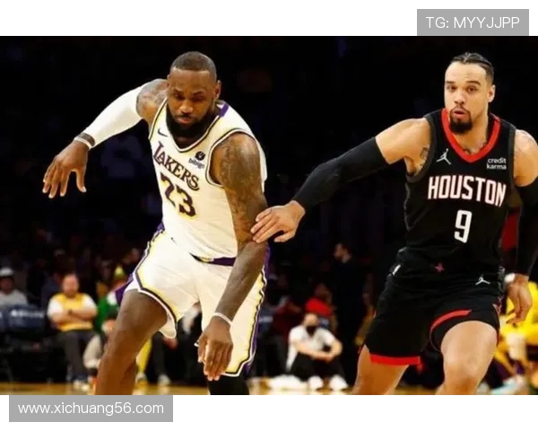 NBA猛龙与勇士激战正酣双方球员表现精彩引发球迷热议 NBA猛龙与勇士激战正酣双方球员表现精彩引发球迷热议